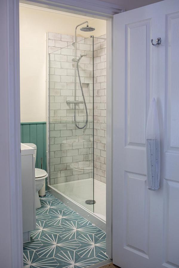 The Three Tuns Hotel Helston Room photo